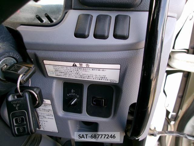 Mitsubishi CANTER 2015-06 8523962-20