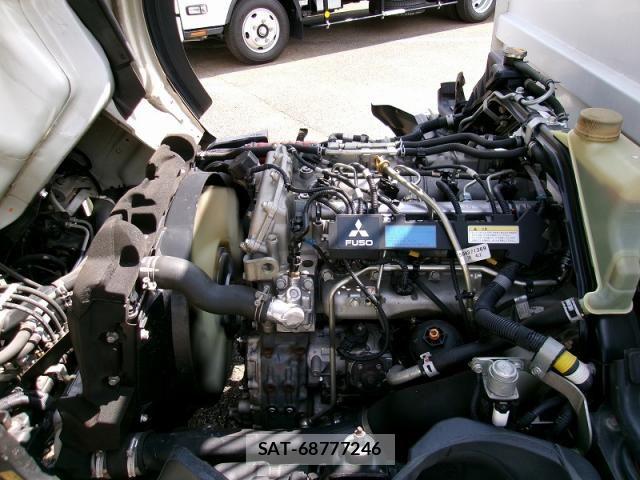 Mitsubishi CANTER 2015-06 8523962-21
