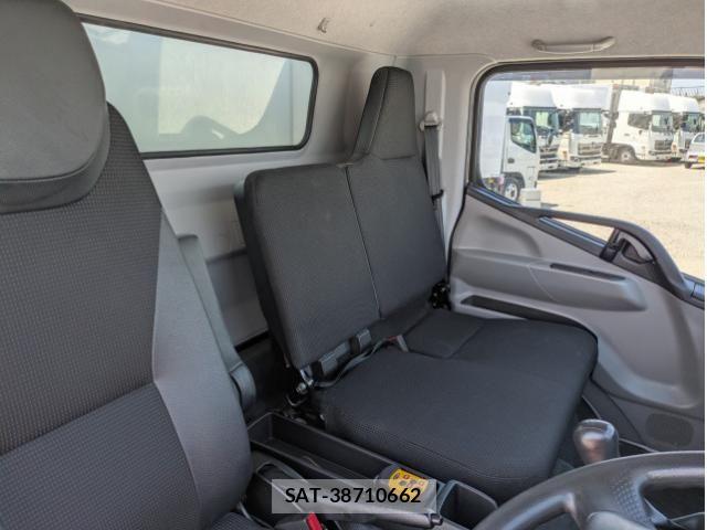 Mitsubishi CANTER 2023-04 8523909-23