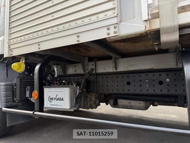 Mitsubishi CANTER 2015-02 8523952-9