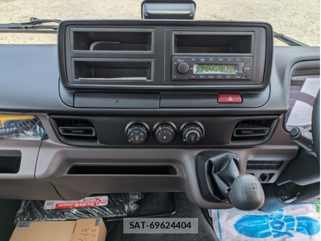 Mitsubishi CANTER 2026-04 8523903-25