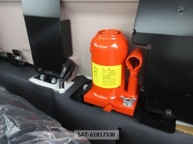 Mitsubishi CANTER 2026-04 8561363-22