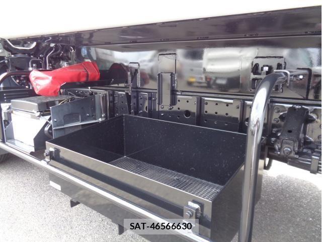 Mitsubishi CANTER 2026-04 8561358-13