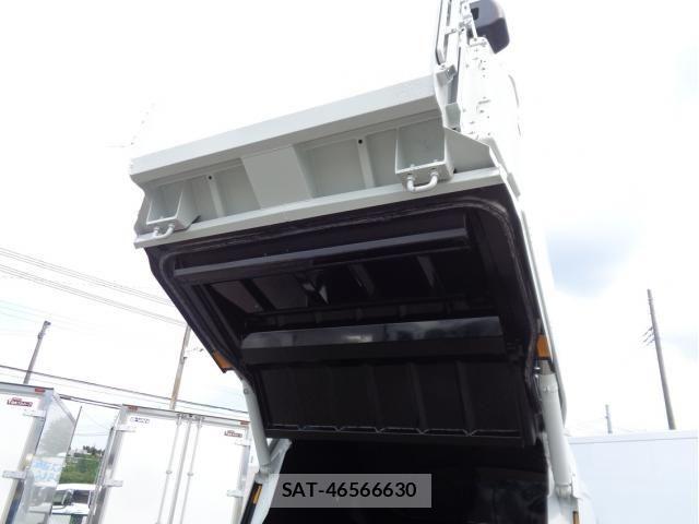 Mitsubishi CANTER 2026-04 8561358-6
