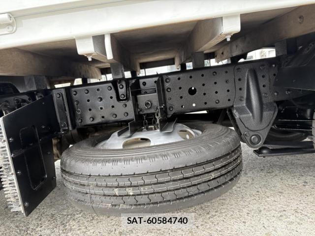 Mitsubishi CANTER 2018-03 8626087-27