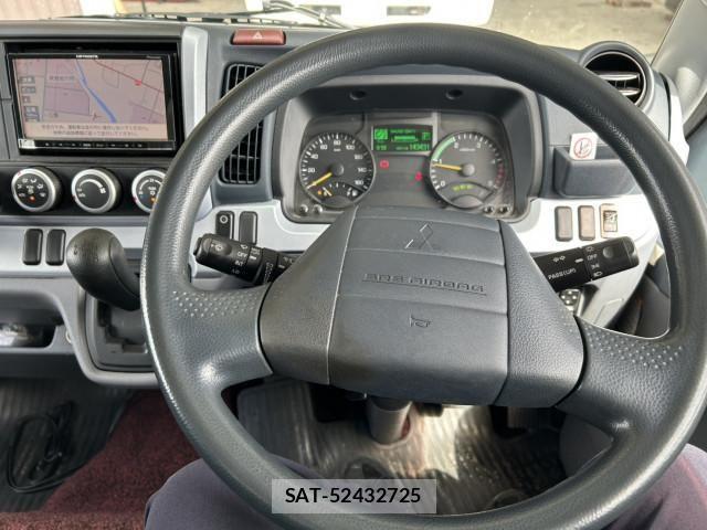 Mitsubishi CANTER 2013-08 8658332-27