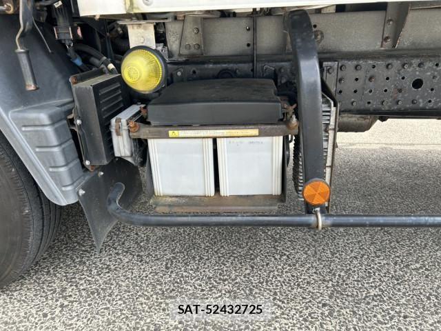 Mitsubishi CANTER 2013-08 8658332-7