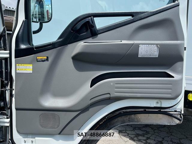 Mitsubishi CANTER 2018-05 8658319-23