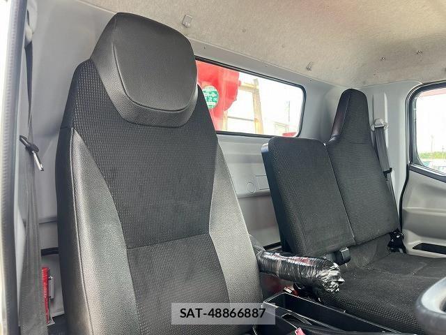 Mitsubishi CANTER 2018-05 8658319-25
