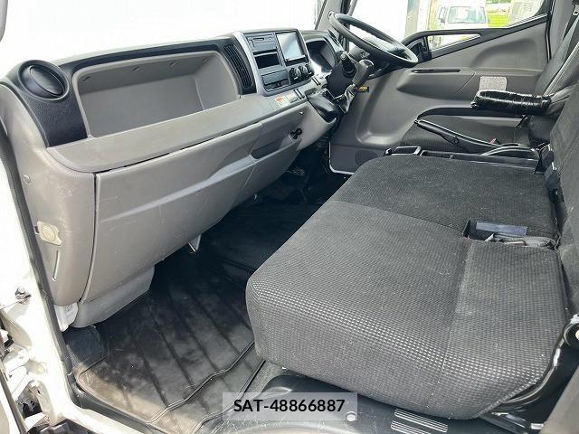 Mitsubishi CANTER 2018-05 8658319-27