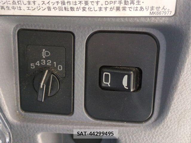 Mitsubishi CANTER 2016-06 8658330-12