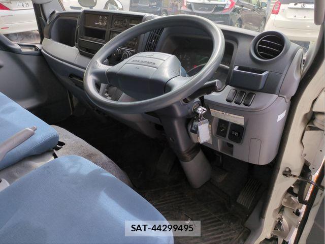 Mitsubishi CANTER 2016-06 8658330-25