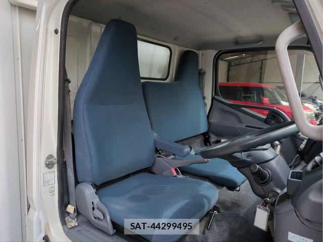 Mitsubishi CANTER 2016-06 8658330-26