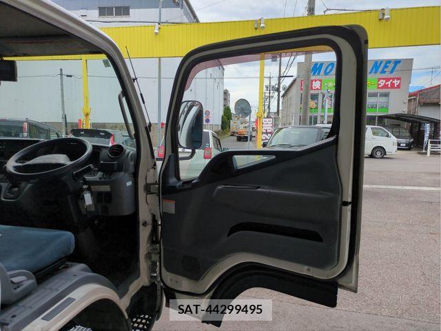 Mitsubishi CANTER 2016-06 8658330-28
