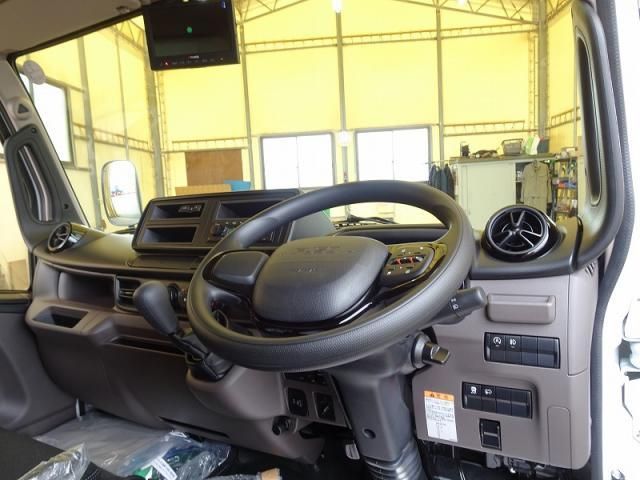 Mitsubishi CANTER 2026-03 8732814-21