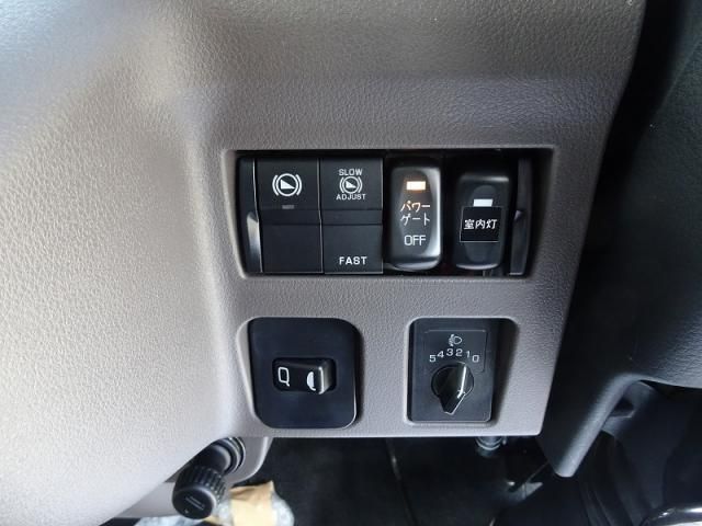 Mitsubishi CANTER 2026-05 8732813-23