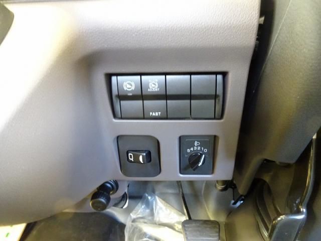 Mitsubishi CANTER 2026-04 8732825-20