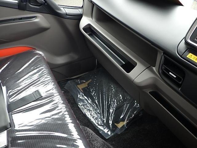 Mitsubishi CANTER 2024-10 8732820-16