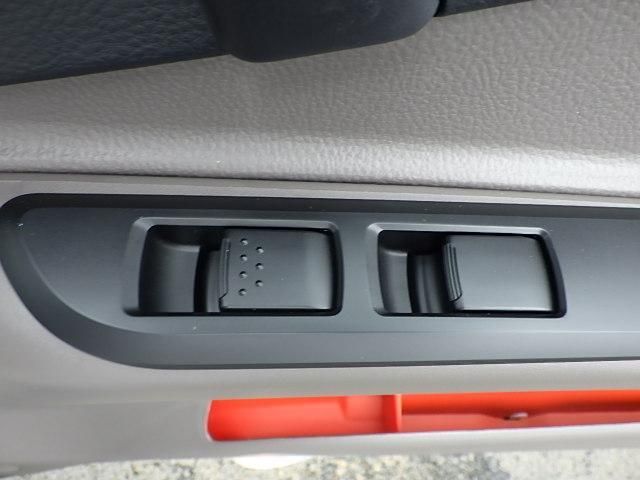 Mitsubishi CANTER 2024-10 8732820-25