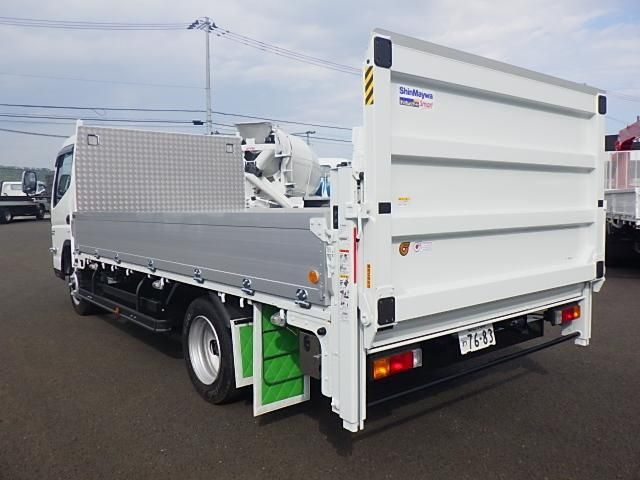 Mitsubishi CANTER 2024-10 8732820-4
