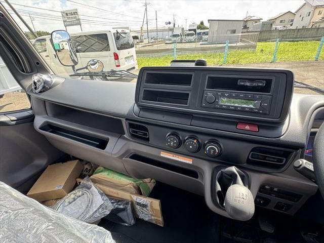 Mitsubishi CANTER 2026-04 8732793-23
