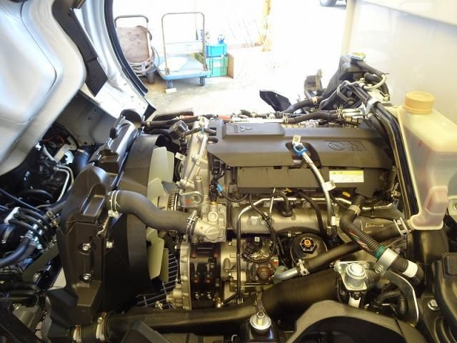 Mitsubishi CANTER 2026-04 8732829-11