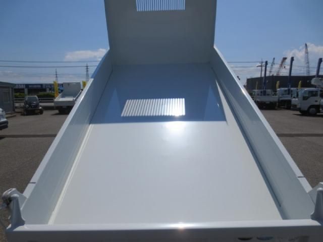 Mitsubishi CANTER 2026-04 8732828-9
