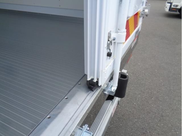 Mitsubishi CANTER 2026-04 8732792-8