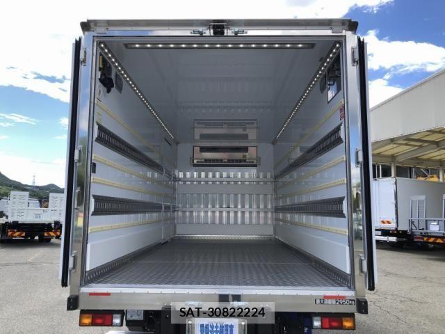 Mitsubishi CANTER 2026-05 8828147-17
