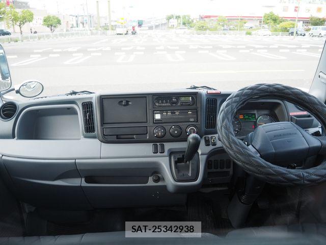 Mitsubishi CANTER 2015-03 8828167-13