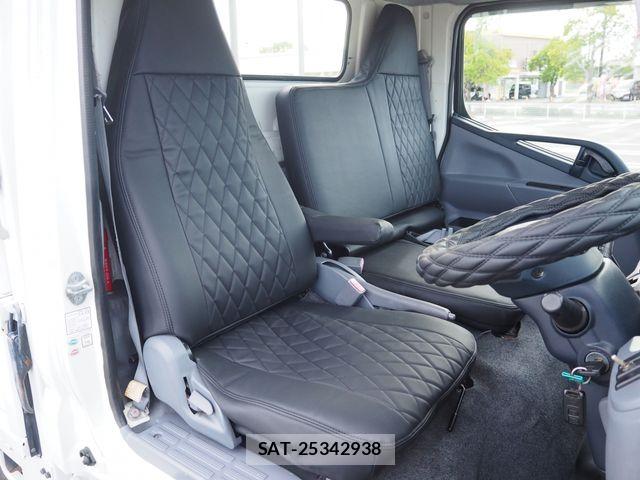 Mitsubishi CANTER 2015-03 8828167-18