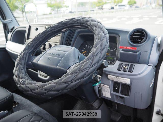 Mitsubishi CANTER 2015-03 8828167-1