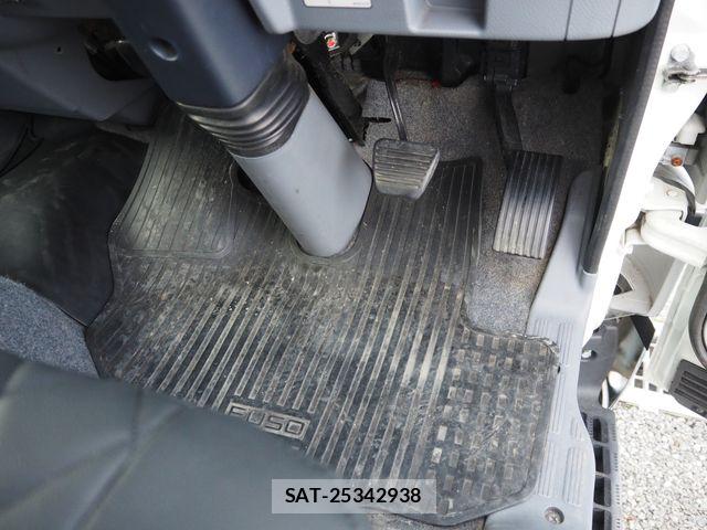 Mitsubishi CANTER 2015-03 8828167-20