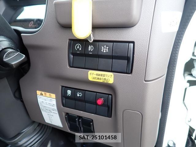 Mitsubishi CANTER 2026-04 8828156-17