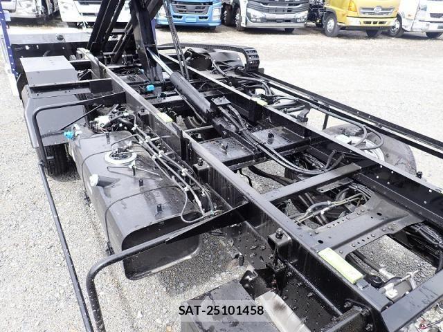 Mitsubishi CANTER 2026-04 8828156-22