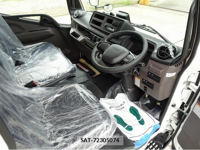 Mitsubishi CANTER 2026-05 8870585-7