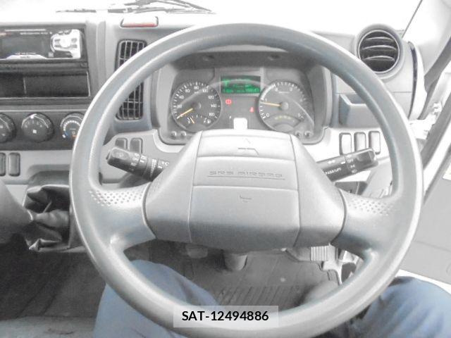 Mitsubishi CANTER 2015-11 8870597-1