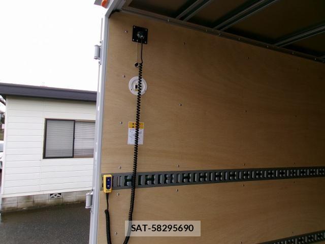 Mitsubishi CANTER 2026-04 8870582-11