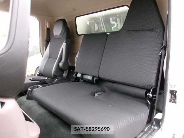 Mitsubishi CANTER 2026-04 8870582-19