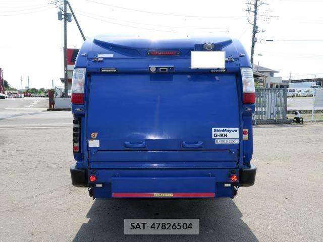 Mitsubishi CANTER 2021-04 8870584-4