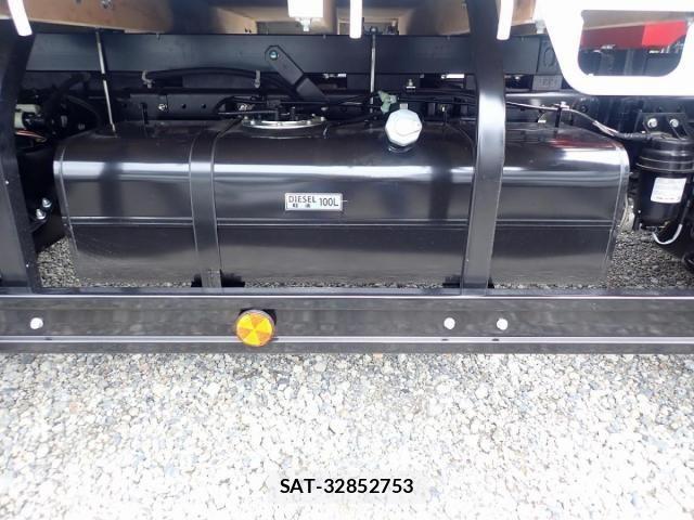 Mitsubishi CANTER 2026-06 8878977-7