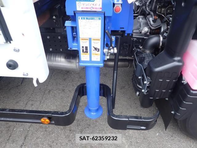 Mitsubishi CANTER 2026-06 8878975-10
