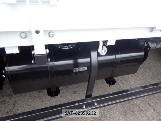 Mitsubishi CANTER 2026-06 8878975-11