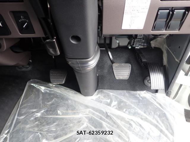 Mitsubishi CANTER 2026-06 8878975-24