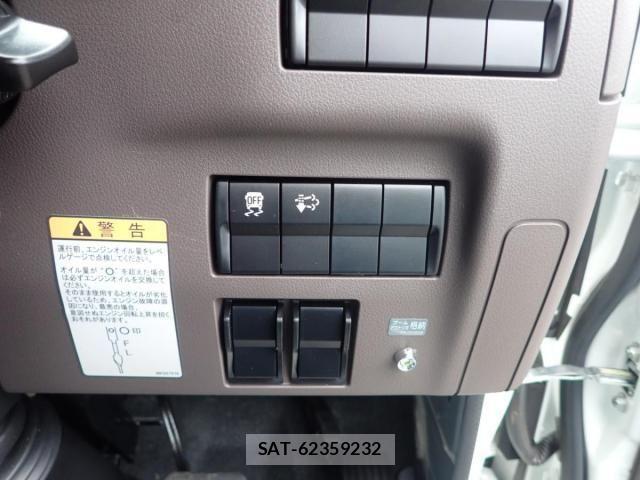 Mitsubishi CANTER 2026-06 8878975-27