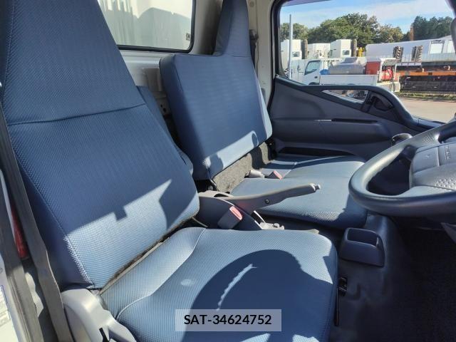 Mitsubishi CANTER 2016-03 8878995-23