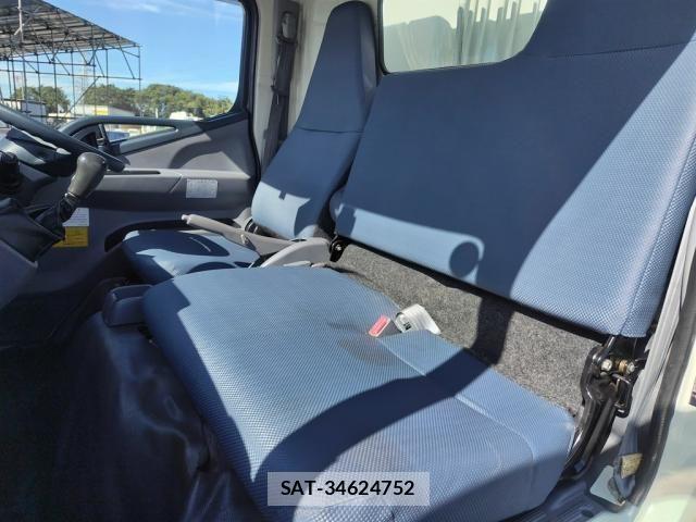 Mitsubishi CANTER 2016-03 8878995-24