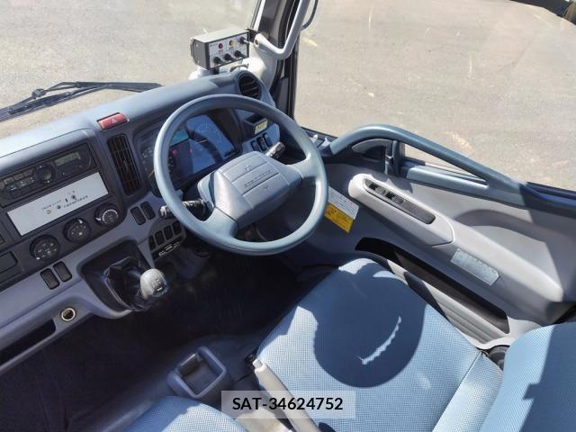 Mitsubishi CANTER 2016-03 8878995-25