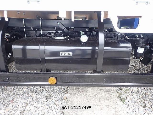 Mitsubishi CANTER 2026-06 8878978-7