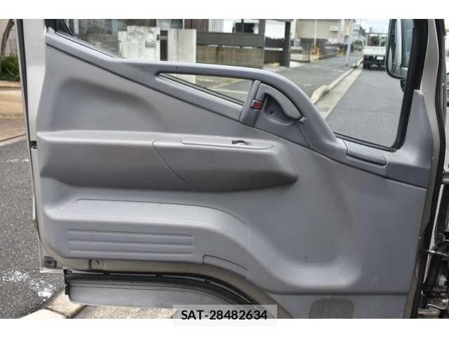 Mitsubishi CANTER GUTS 2008-12 5861145-26